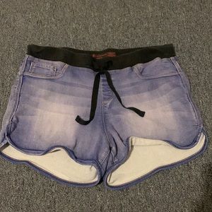 No Boundaries shorts!